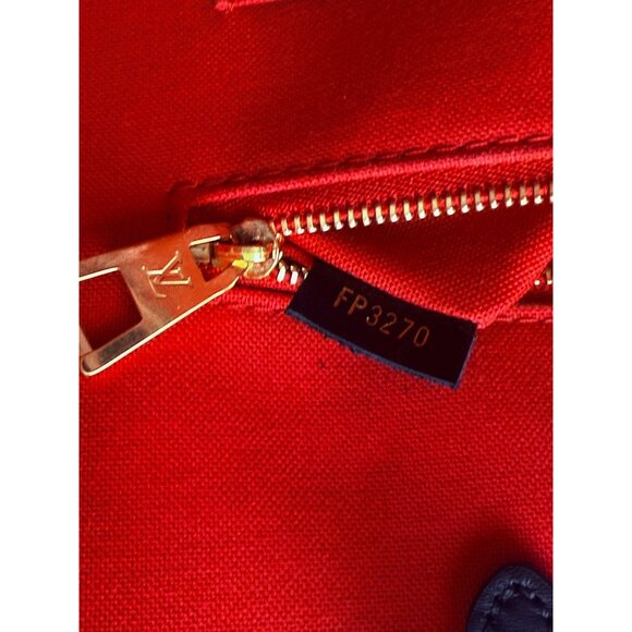 Louis Vuitton ONTHEGO MM Reverse Giant Monogram Tote - Picture 5 of 11